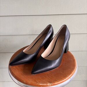 MARC FISHER women’s size 8.5M black leather heels with block heel